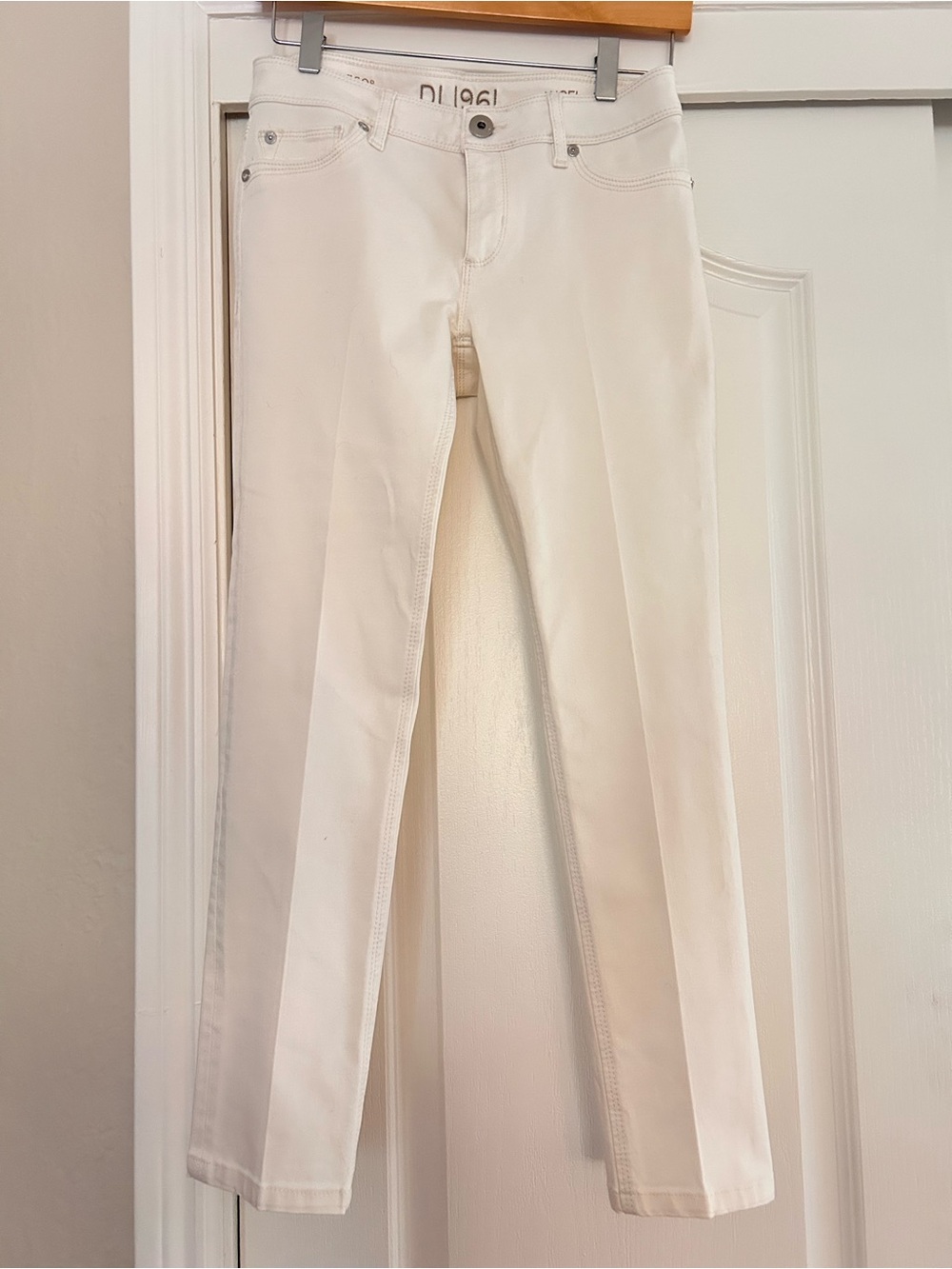 DL1961 Women’s Skinny Jeans in White